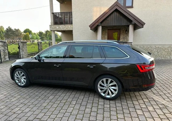 Skoda Superb cena 55000 przebieg: 469000, rok produkcji 2017 z Wadowice małe 79